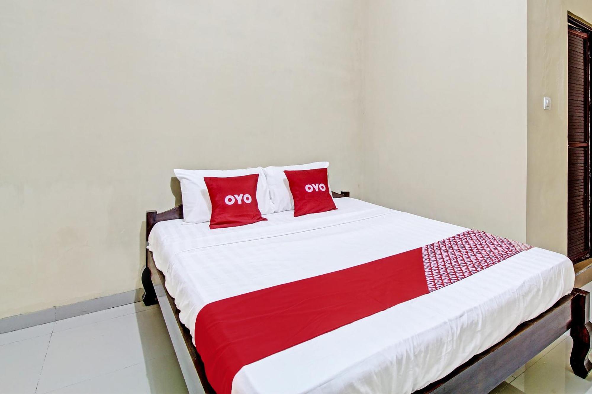 Oyo 91353 Hotel Surya Andesa Klaten Eksteriør billede