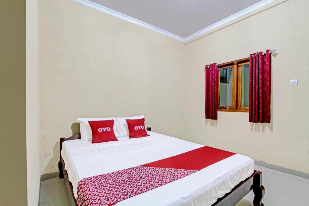 Oyo 91353 Hotel Surya Andesa Klaten Eksteriør billede