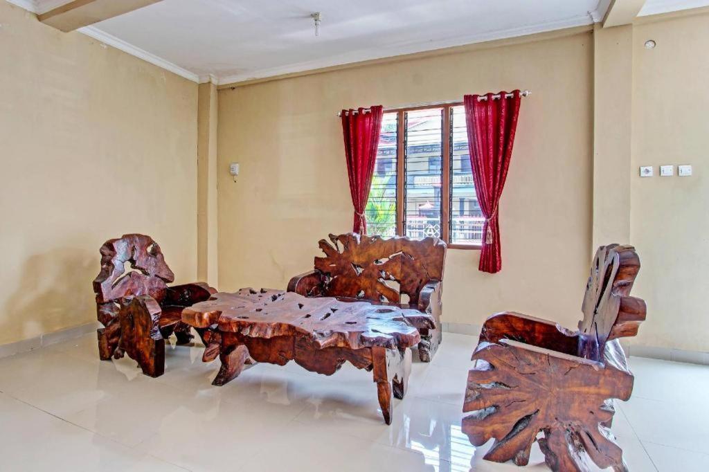 Oyo 91353 Hotel Surya Andesa Klaten Eksteriør billede