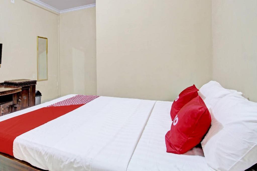 Oyo 91353 Hotel Surya Andesa Klaten Eksteriør billede